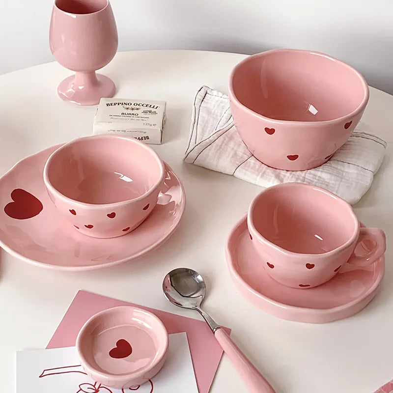 Stoviglie in Ceramica con Cuori Rosa ♥️ – Piatti, Tazze e Ciotole